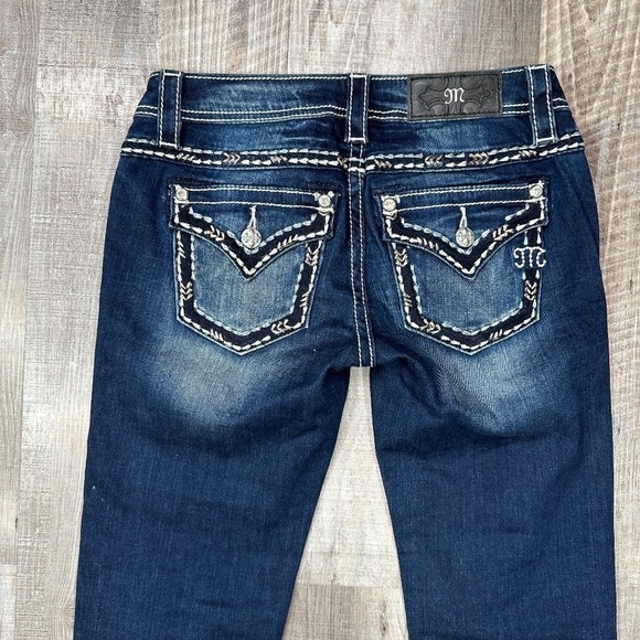 Miss Me Embroidered Flap Signature Cuffed Capri Jeans Size 27 - Picture 4 of 12